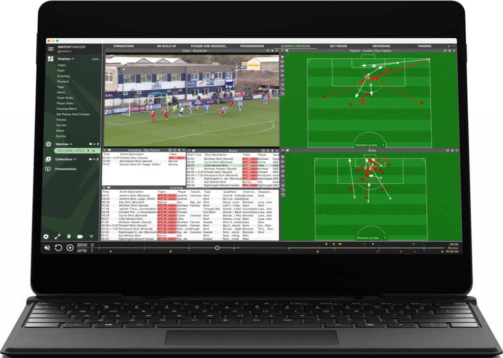 Un écran d'ordinateur portable affichant le logiciel MatchTracker de Catapult lors d'un match de football, présentant l'intégration de données complètes d'événements et de suivi avec la vidéo pour une analyse et une visualisation en temps réel.